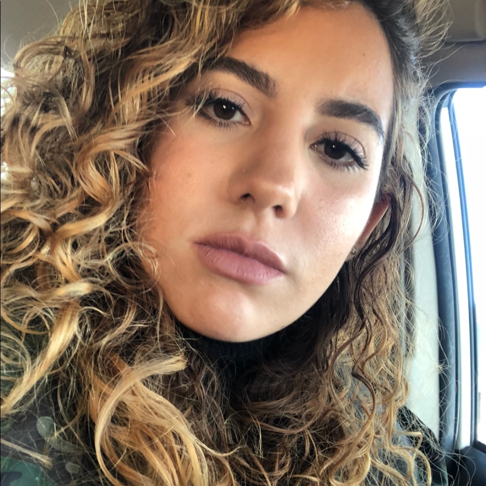 Meet your Posher, Daniela